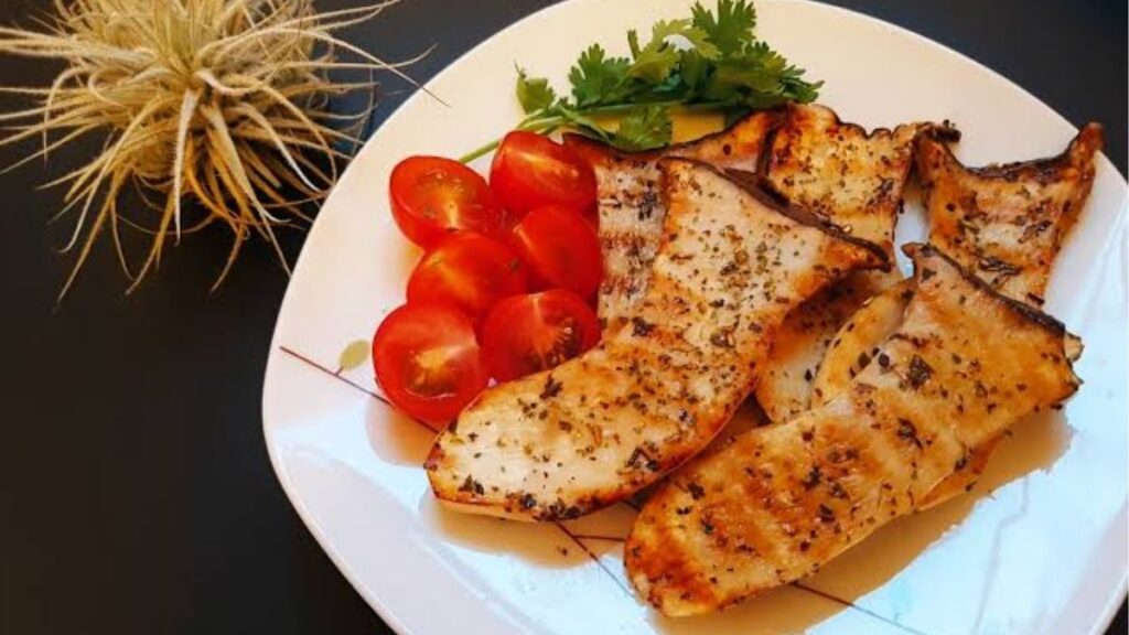 Nấm đùi gà tươi và miếng nấm sau khi áp chảo