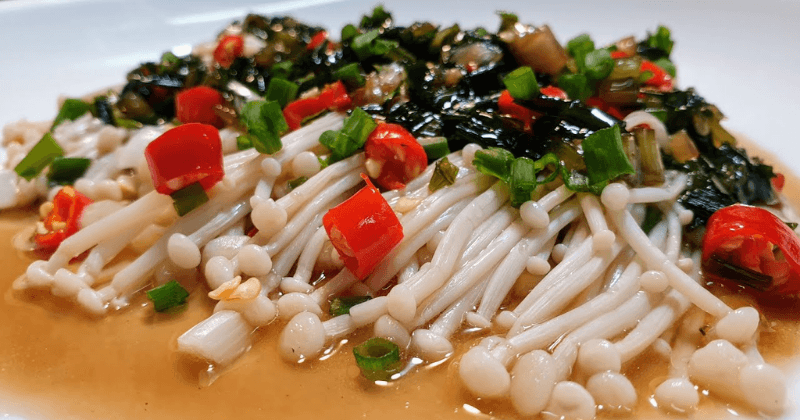 Nấm kim châm xào chay chua ngọt là một trong các món chay ngon đơn giản dễ làm