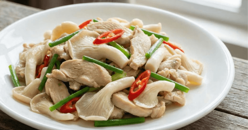 Nấm Sò Trắng: Lợi Ích, Lượng Calo, Giá Bán & Cách Chế Biến 6 Gà xào nấm sò sả ớt