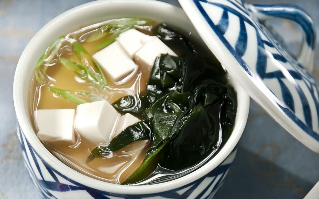 Đậu Hũ Non: Cách Làm Tại Nhà & 15 Món Ngon Bổ Dưỡng 7 Đậu hũ non nấu gì ngon? Canh rong biển đậu phụ non