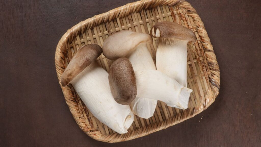Lưu ý khi ăn và chế biến nấm đùi gà xào